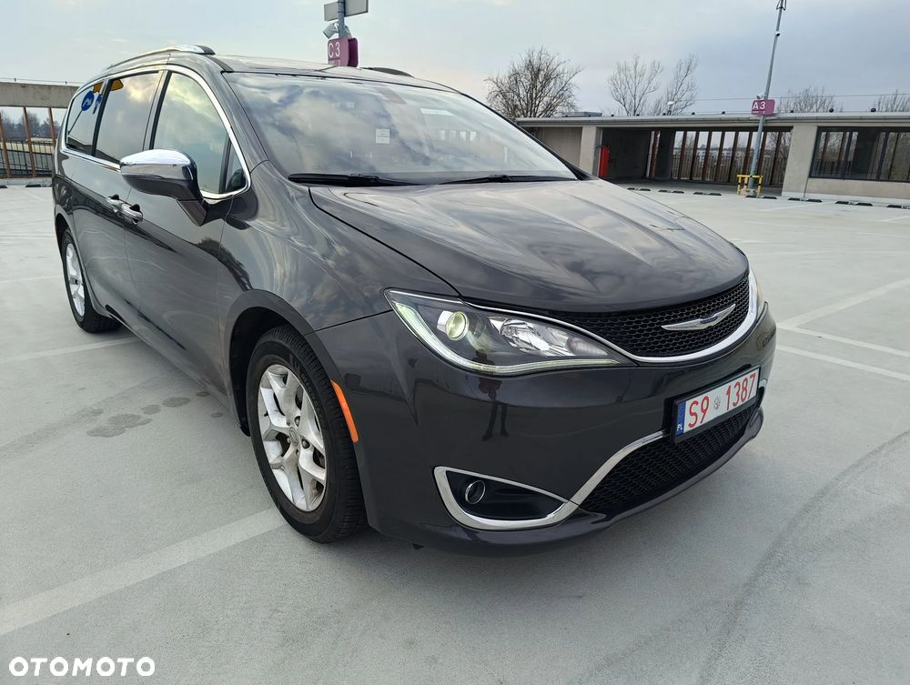 Chrysler Pacifica - 2