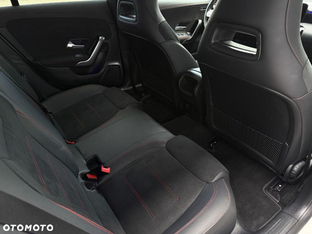 Mercedes-Benz CLA 200 AMG Line 7G-DCT - 35