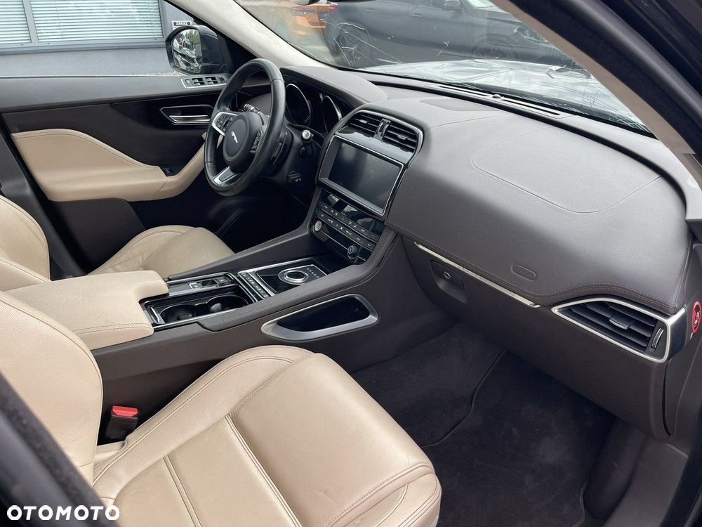 Jaguar F-Pace 2.0 i4D AWD Prestige - 9
