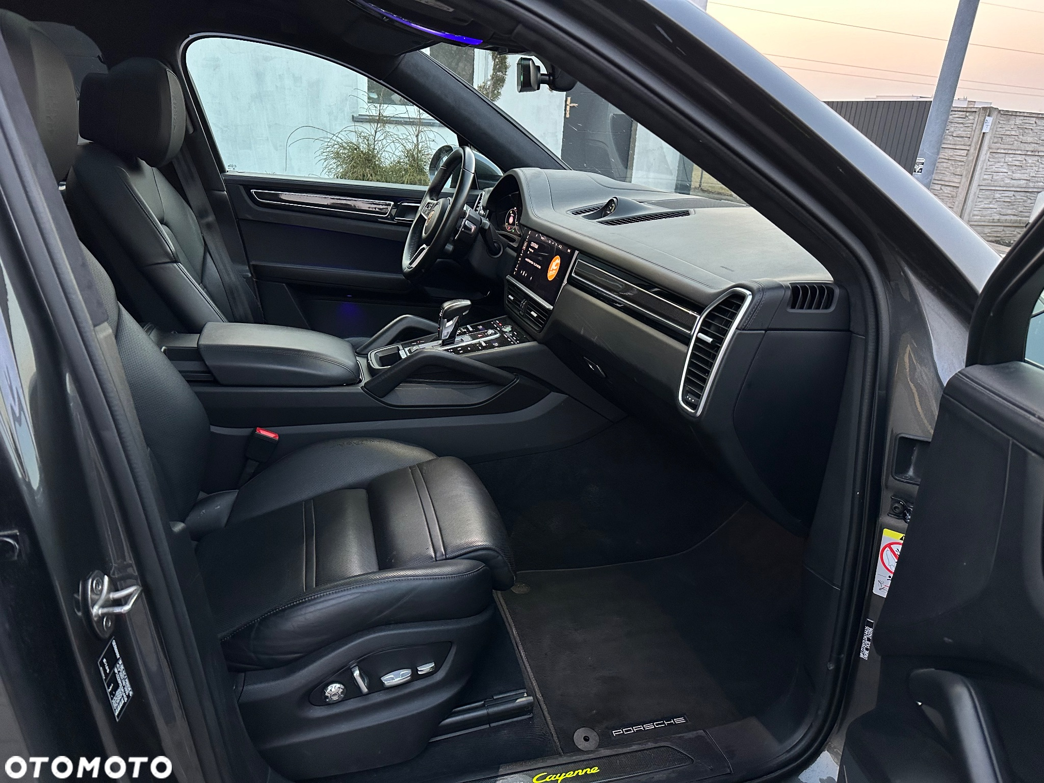 Porsche Cayenne Coupe E-Hybrid Platinum Edition - 21