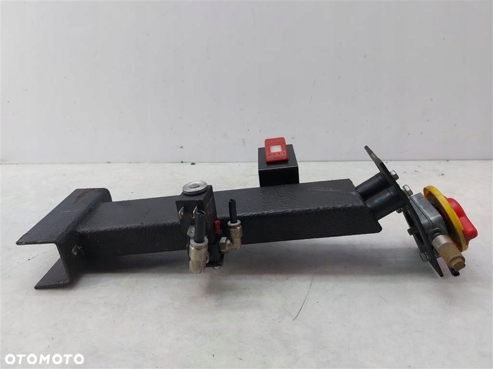 Zawór awaryjnego otwierania drzwi Solaris Urbino 12 833640205 - 4