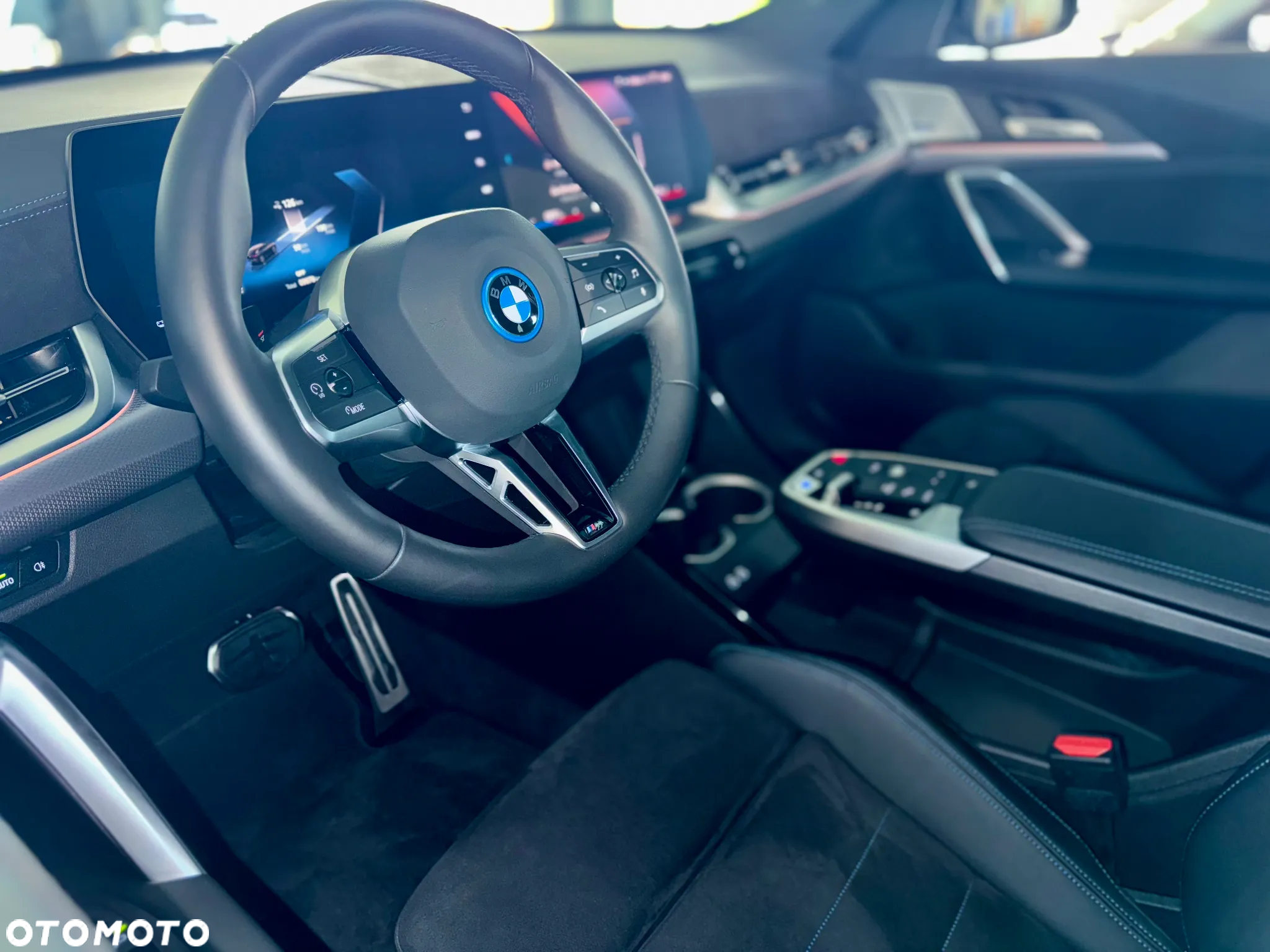 BMW iX2 eDrive20 66.5kWh M Sport - 28