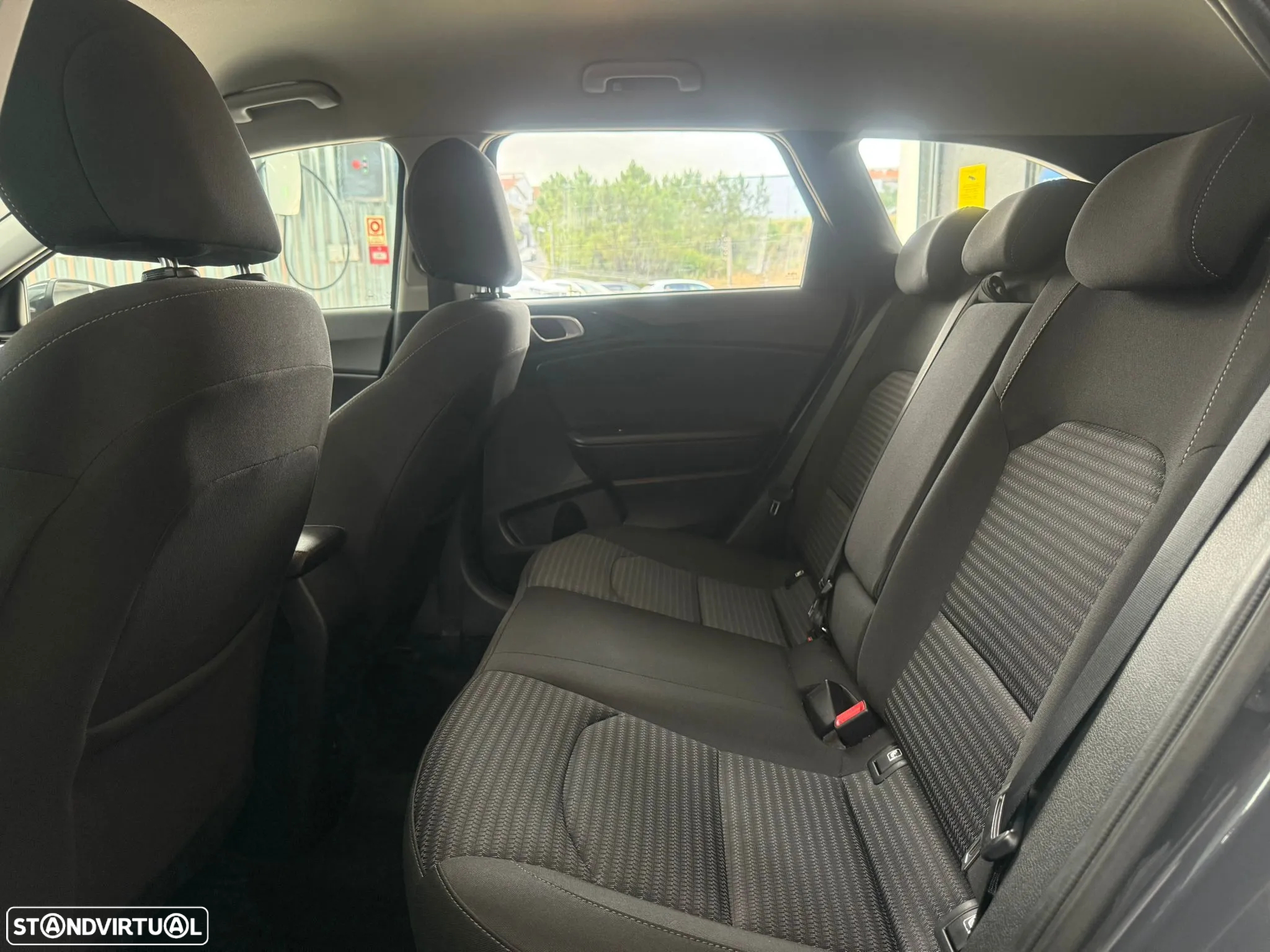 Kia Ceed SW 1.6 CRDi MHEV Dynamic - 33