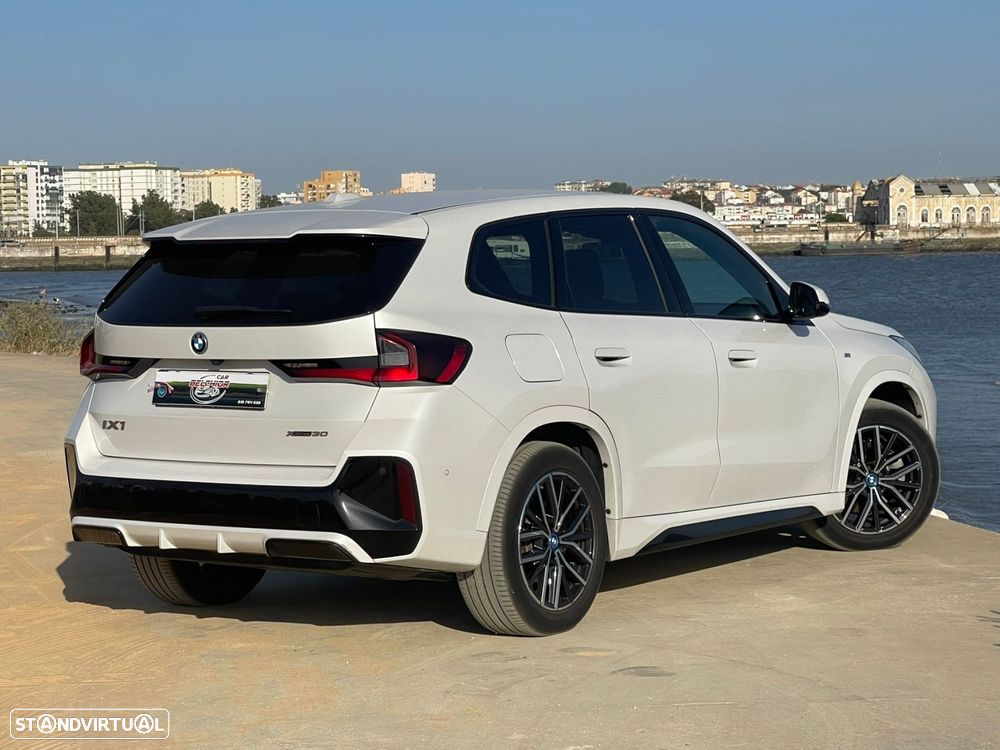 BMW iX1 xDrive30 Pack Desportivo M - 8