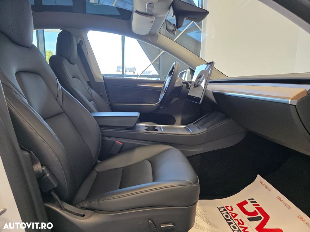 Tesla Model Y Long Range Dual Motor AWD - 9
