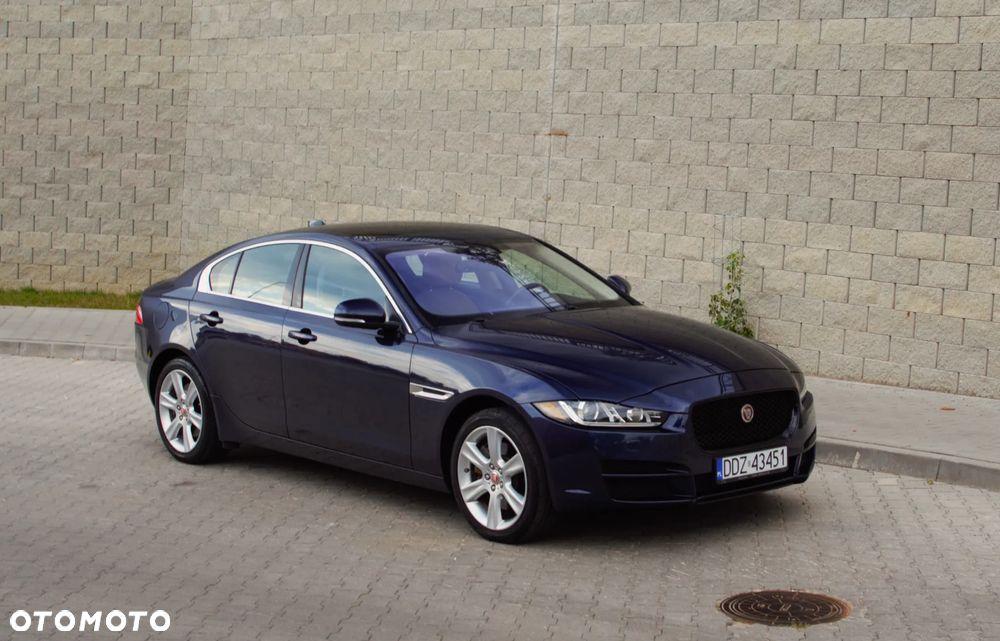 Jaguar XE 25t Prestige - 10