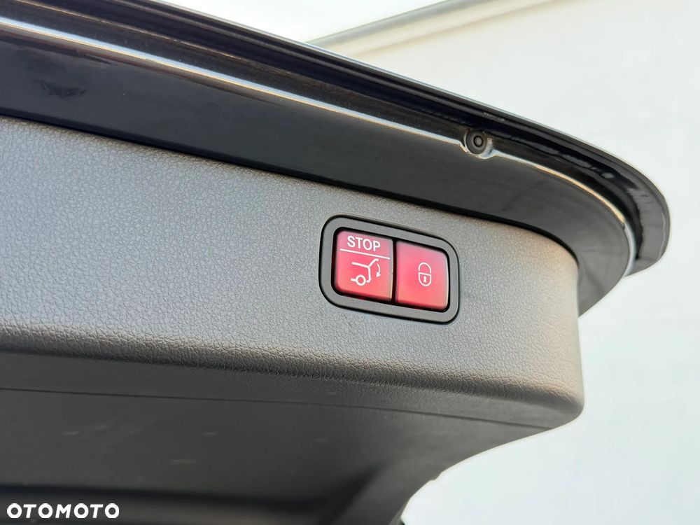 Mercedes-Benz Klasa C 220 d 4Matic 9G-TRONIC AMG Line - 39
