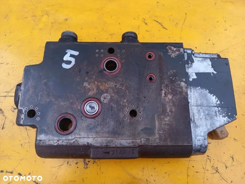 Sekcje hydrauliczne rozdzielacz Deutz Fahr Agrotron 7250 TTV - 8