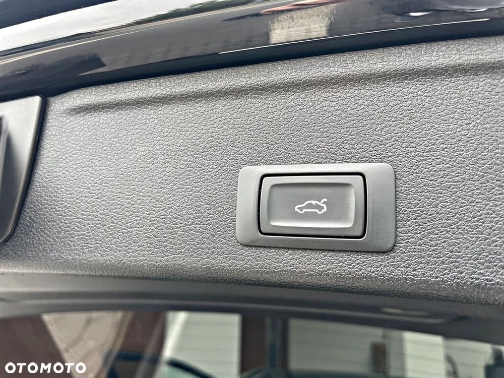 Audi A4 Avant 2.0 TDI ultra S tronic sport - 19