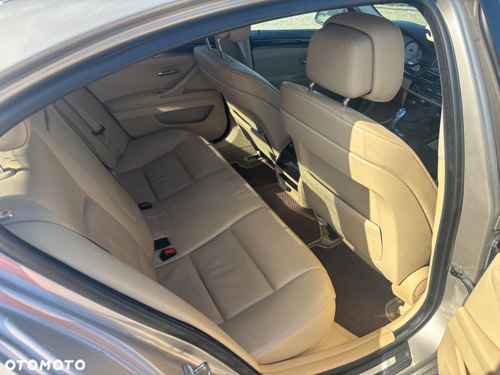 BMW Seria 5 528i - 6