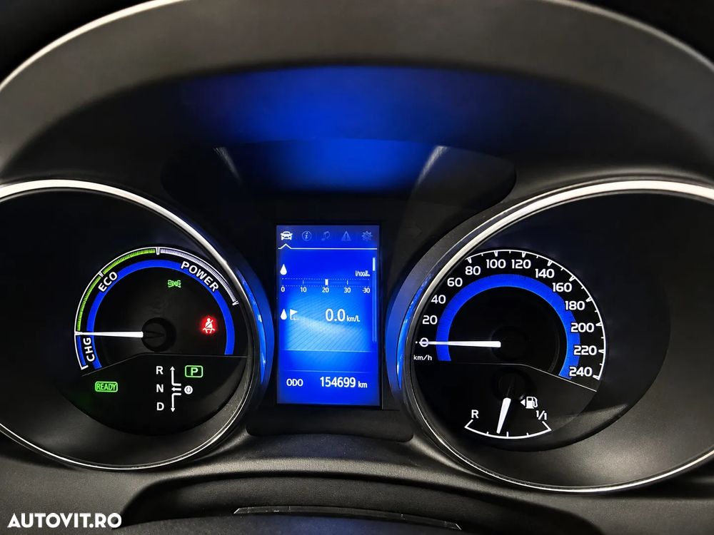 Toyota Auris 1.8 L VVT-i HSD Sol - 10