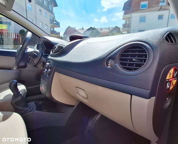 Renault Clio 1.2 16V Expression - 10