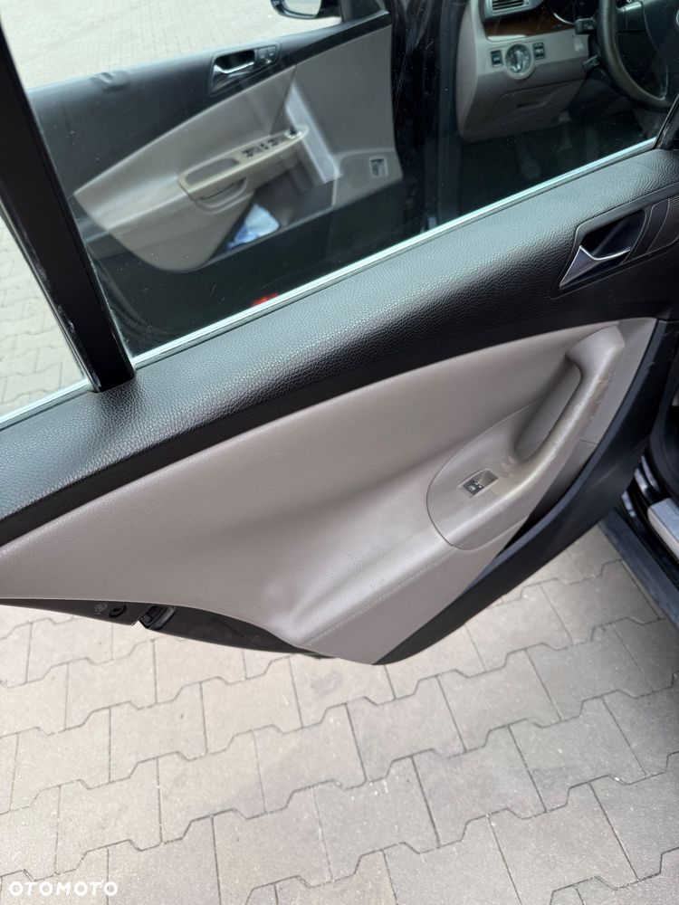 Volkswagen Passat 2.0 TDI Highline - 16