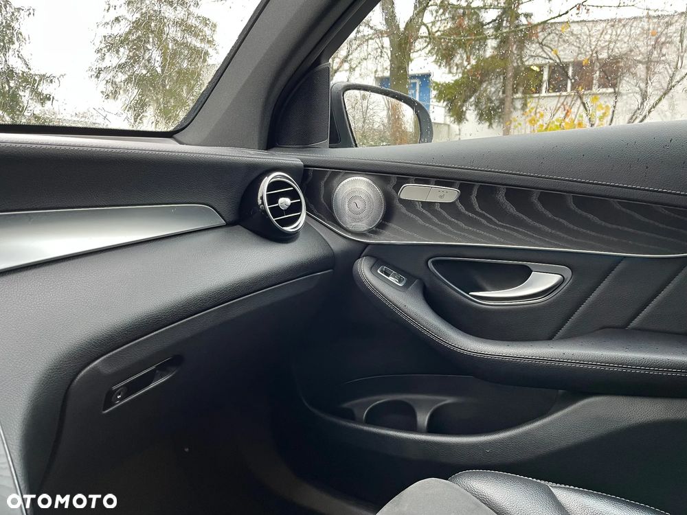 Mercedes-Benz GLC 250 4Matic 9G-TRONIC AMG Line - 21