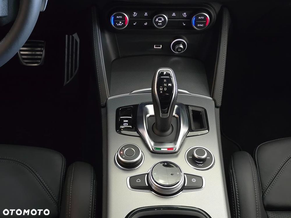 Alfa Romeo Stelvio 2.0 Turbo Veloce Q4 - 17