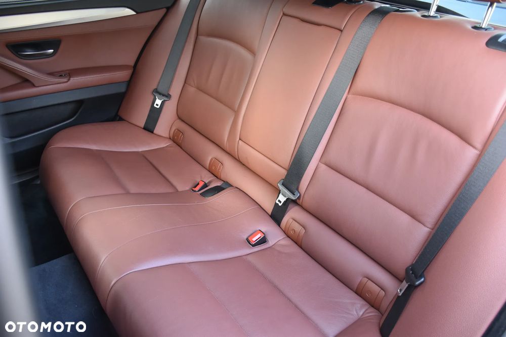 BMW Seria 5 525d Touring Sport-Aut Luxury Line - 36