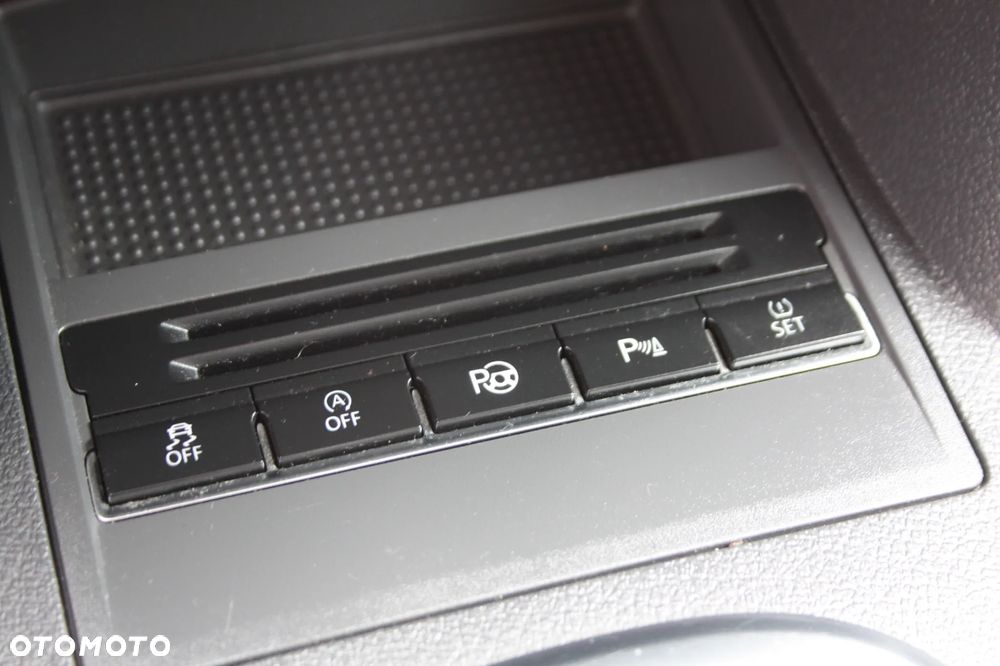 Volkswagen Touran 2.0 TDI DPF BlueMotion Technology DSG Cup - 19