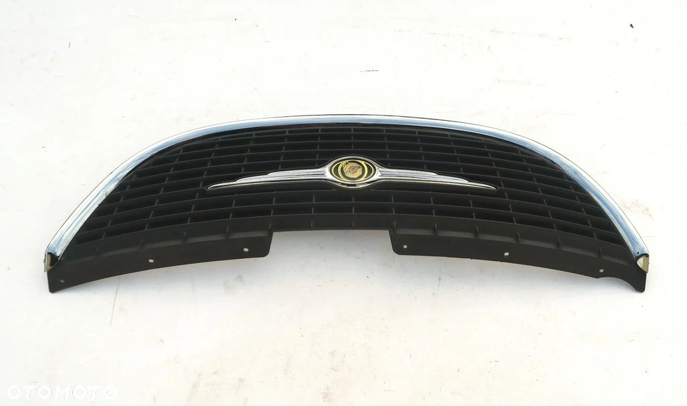 CHRYSLER VOYAGER 4 IV RG 2000 - 2004 grill ATRAPA logo chrom ORYGINAŁ OE - 4