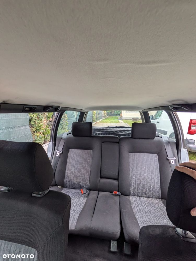 Volkswagen Passat - 25
