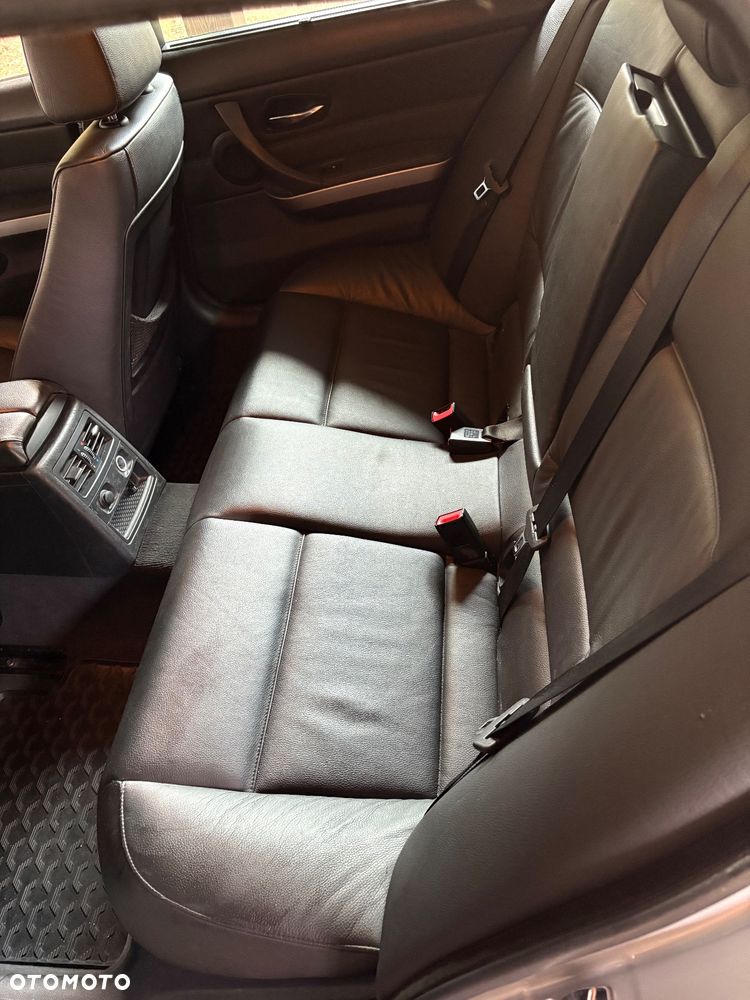 BMW Seria 3 318d Touring Luxury Line - 6