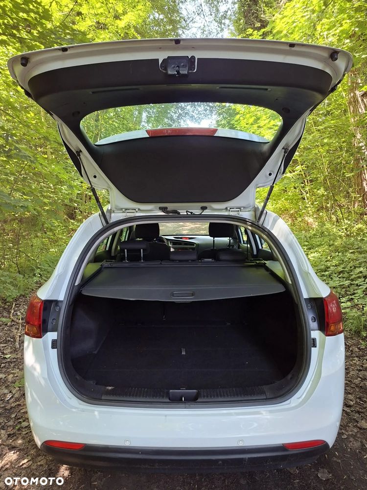 Kia Ceed 1.4 L - 10