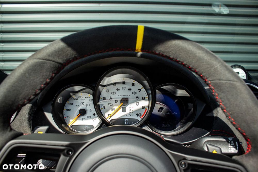 Porsche 718 Spyder - 19