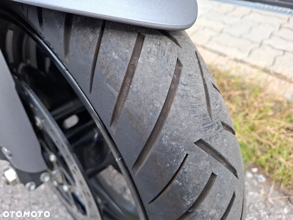 Suzuki GSX 1000 - 22