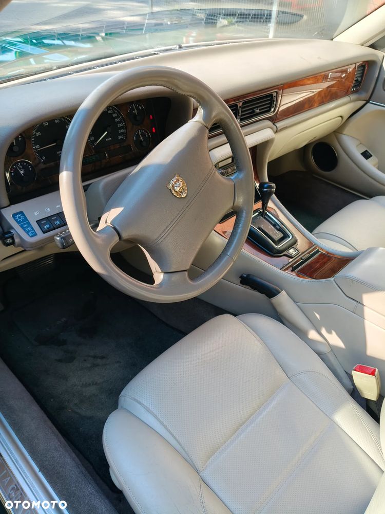 Jaguar XJ - 13