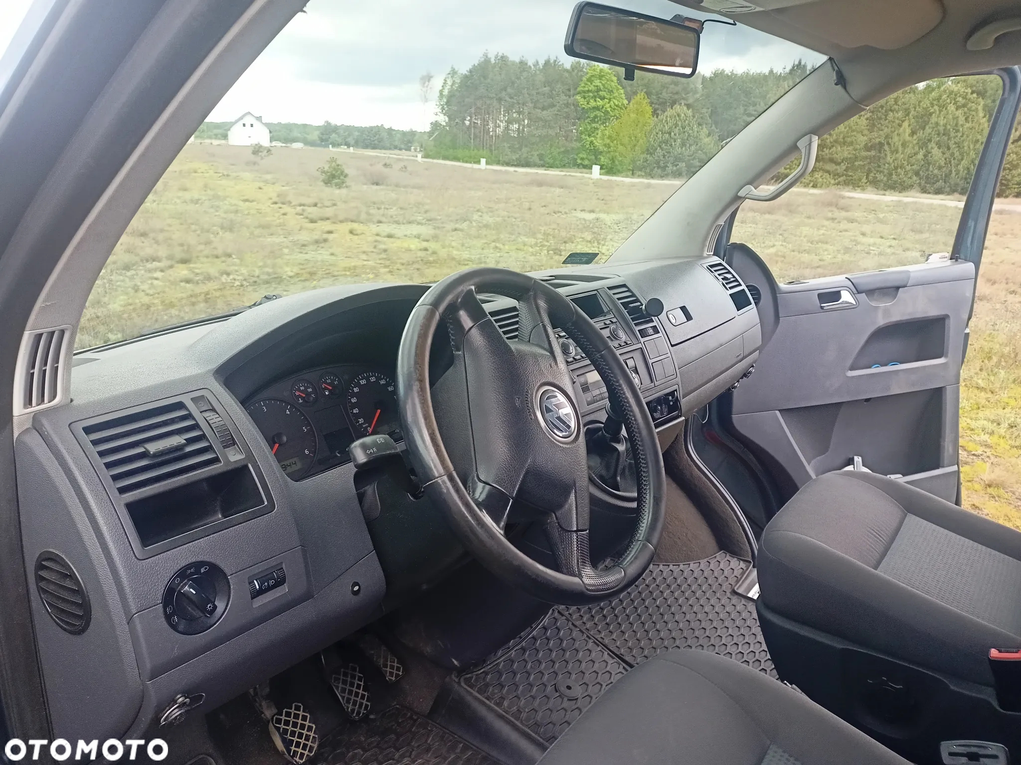 Volkswagen Caravelle - 23