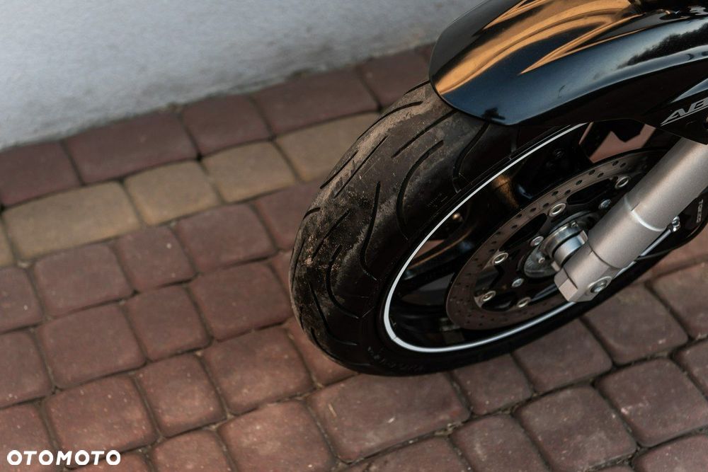 Suzuki GSR - 9
