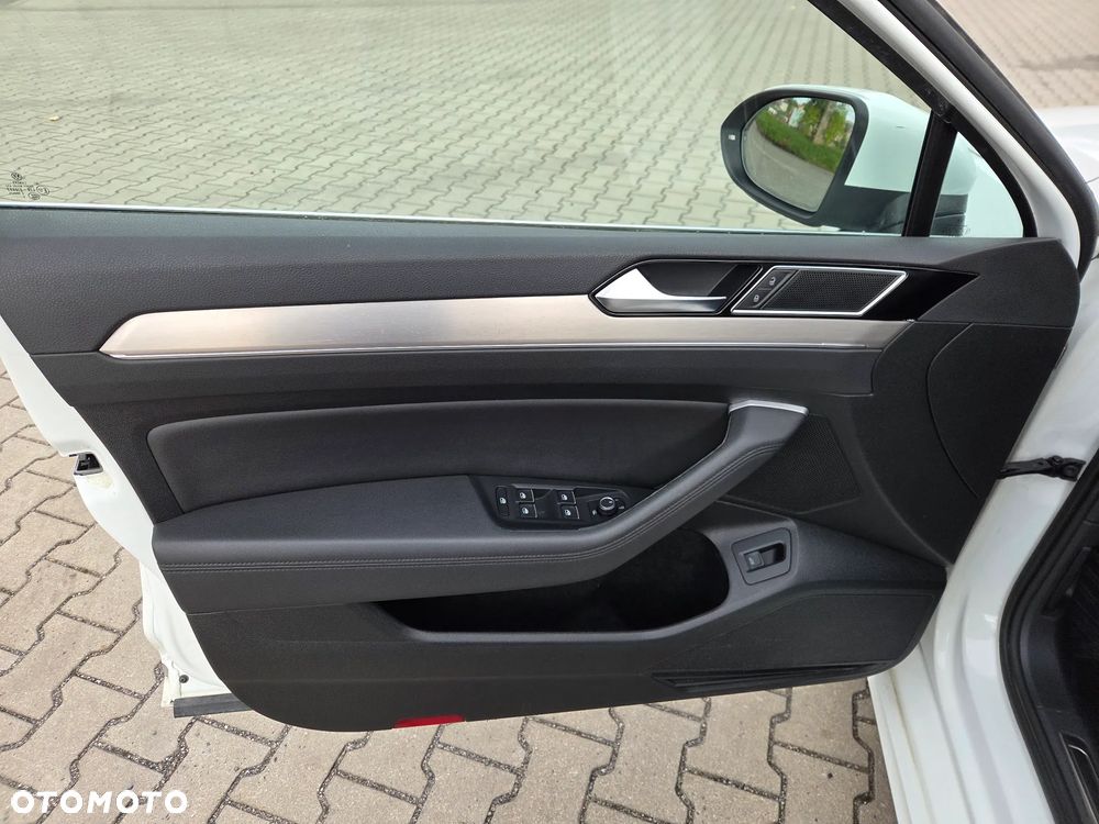 Volkswagen Passat 2.0 TDI SCR 4Mot DSG Comfortline - 11