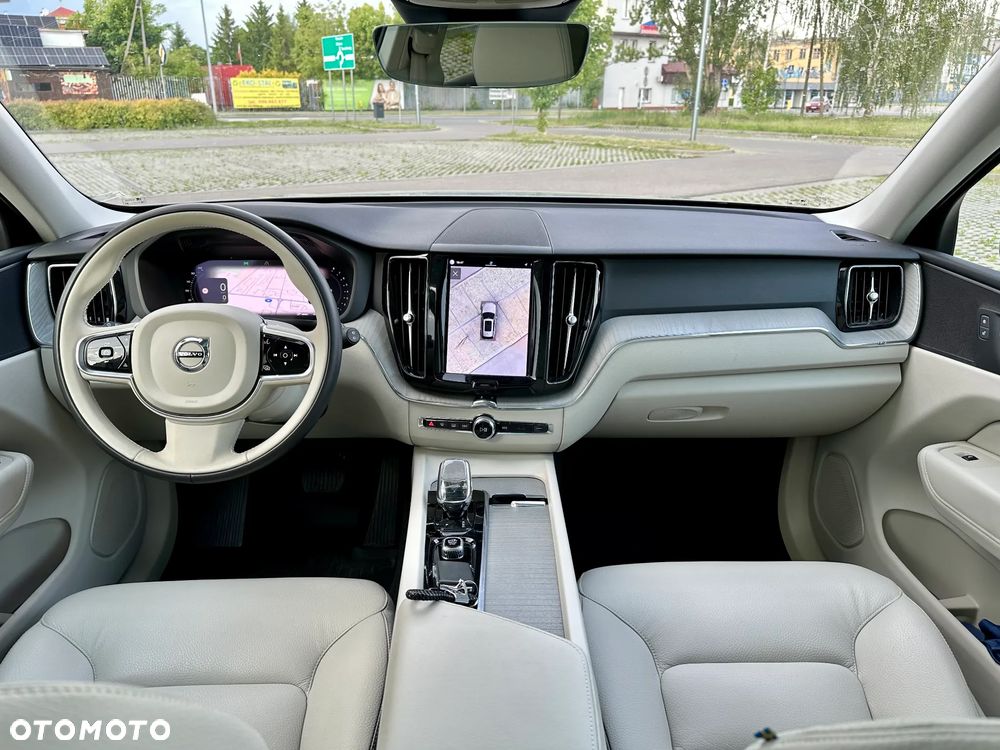 Volvo XC 60 B5 B AWD Plus Dark - 11