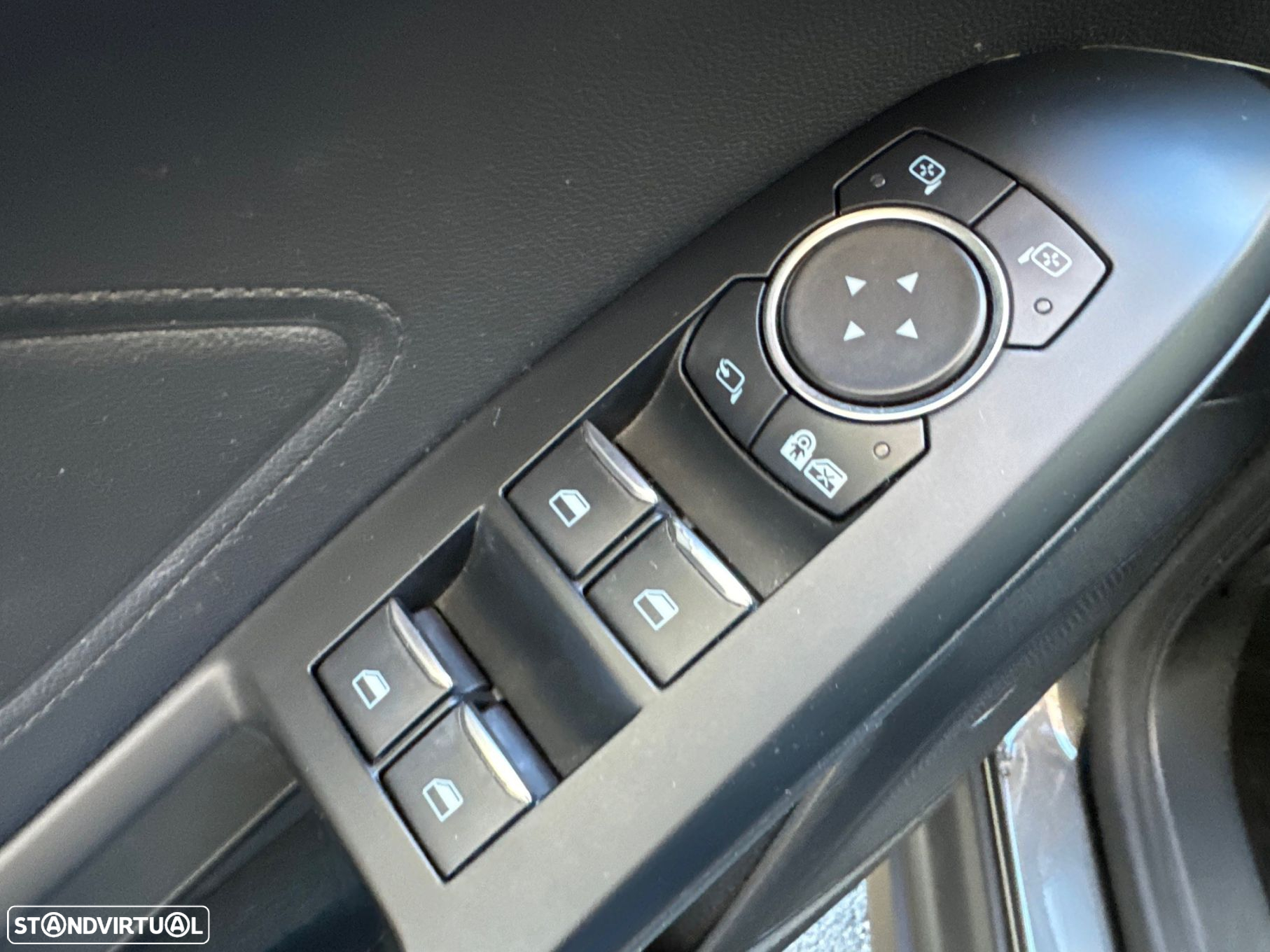 Ford Focus SW 1.0 EcoBoost Business - 30