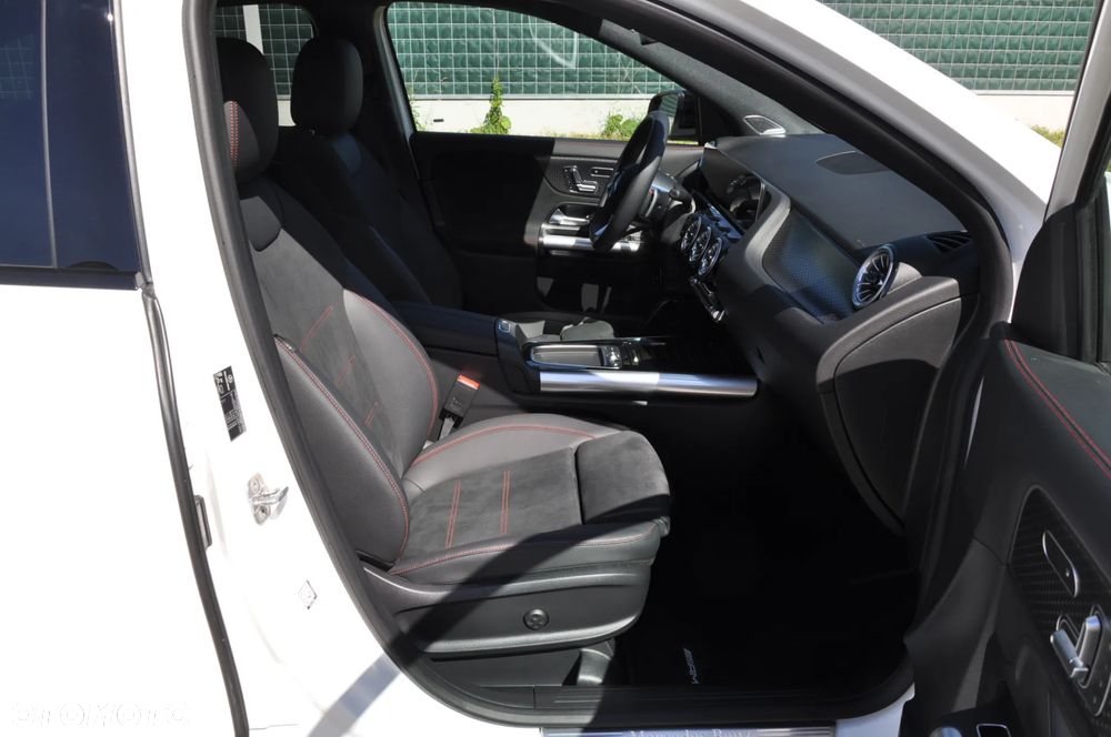 Mercedes-Benz GLA - 12