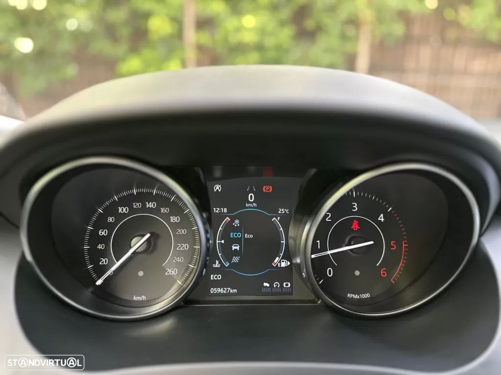Jaguar E-Pace 2.0 i4D - 41
