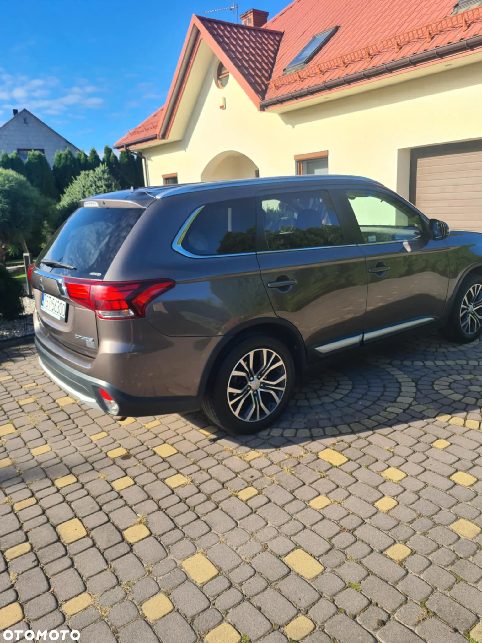 Mitsubishi Outlander 2.0 Intense + Navi 4WD CVT - 13