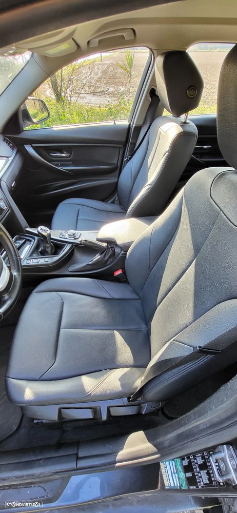 BMW 318 d Line Luxury - 12