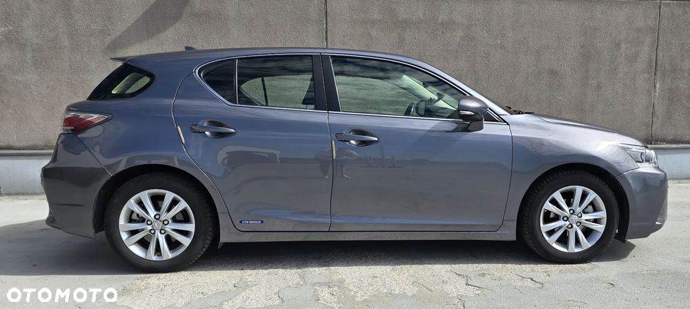 Lexus CT - 12
