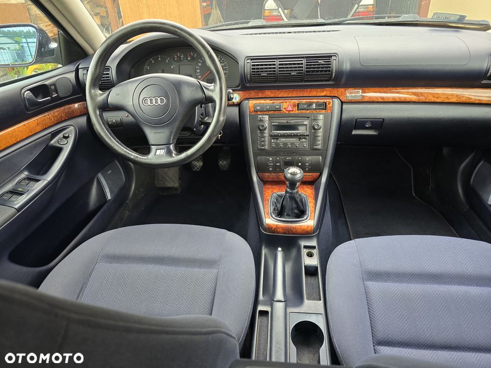 Audi A4 Avant 2.5 TDI - 12