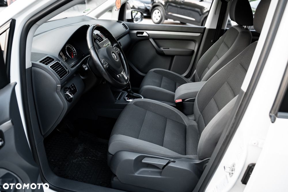 Volkswagen Touran 2.0 TDI DPF DSG Highline - 16