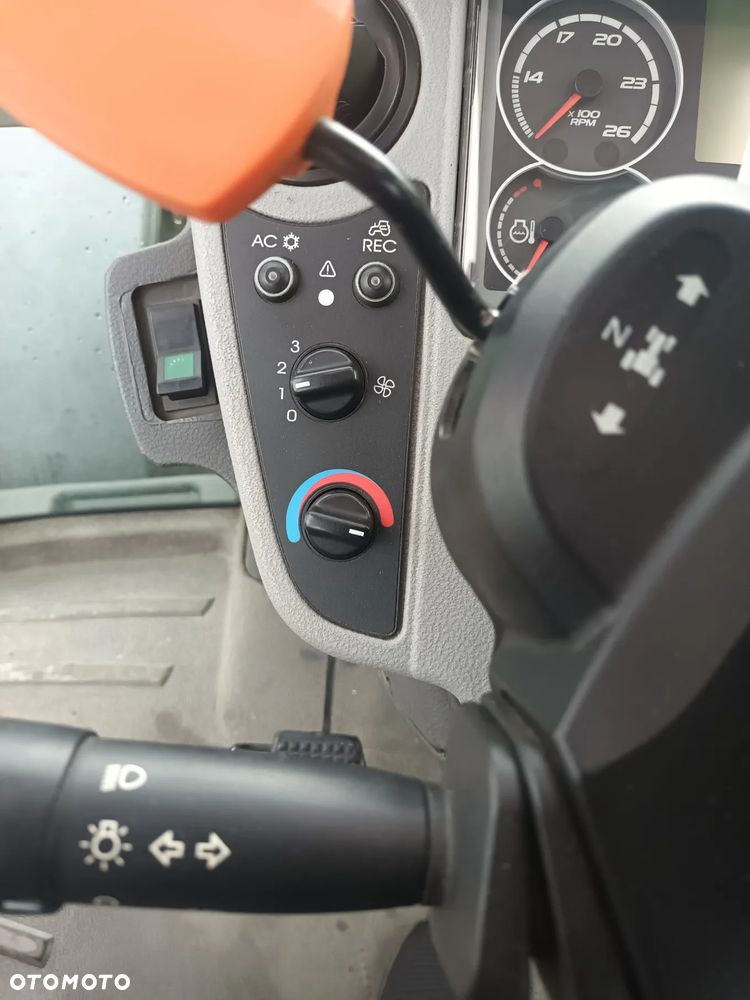 Claas Axion 810 CEBIS - 28