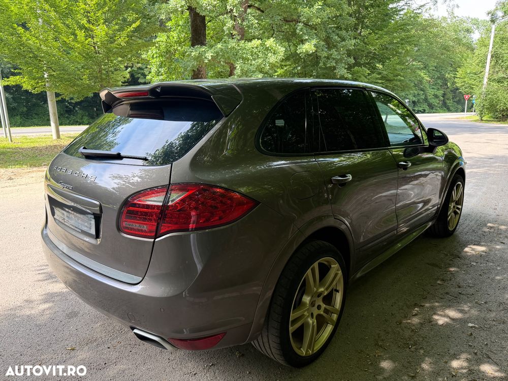Porsche Cayenne - 8