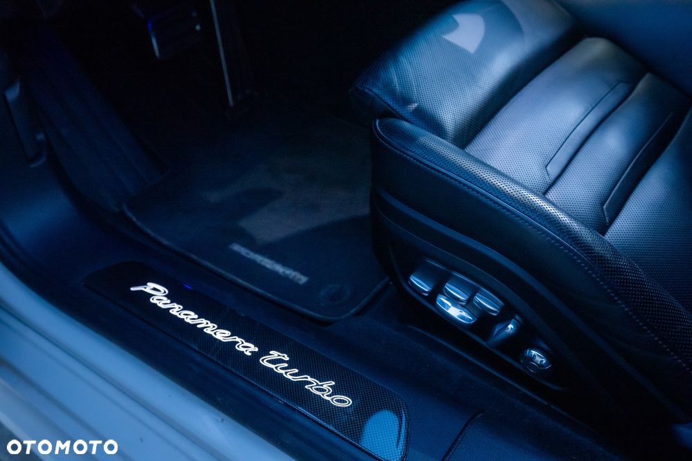 Porsche Panamera Turbo - 23