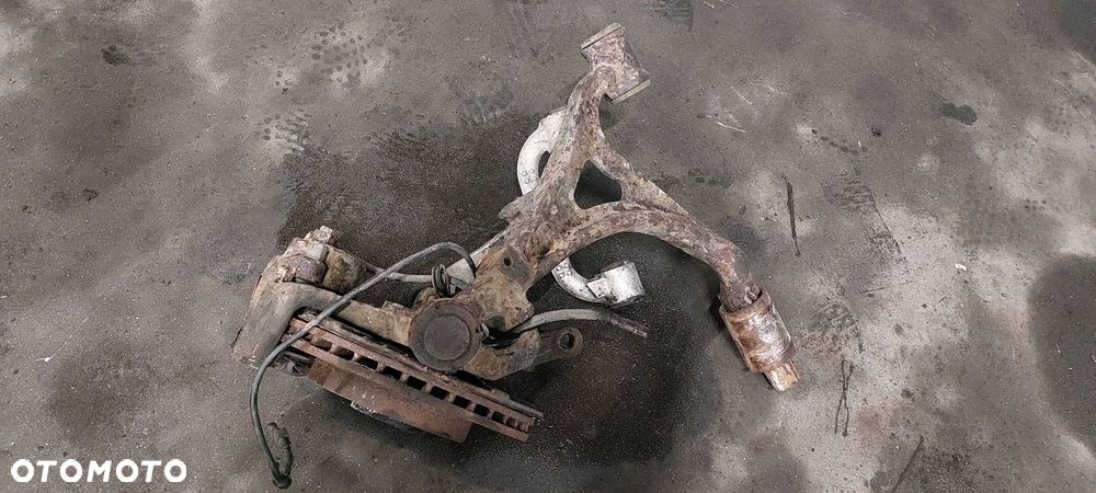 PIASTA ZWROTNICA PRAWY PRZÓD MERCEDES-BENZ ML I W163 WAHACZ ZACISK - 1