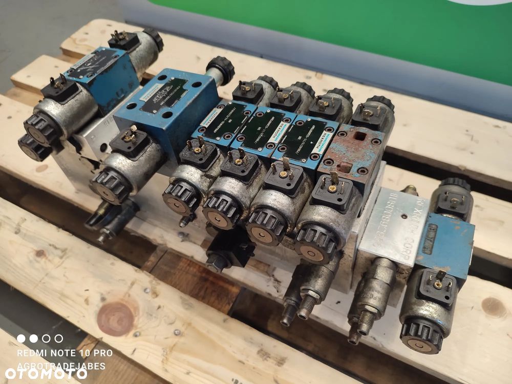 Blok hydrauliczny Rexroth  US00905465  Merlo Roto - 3