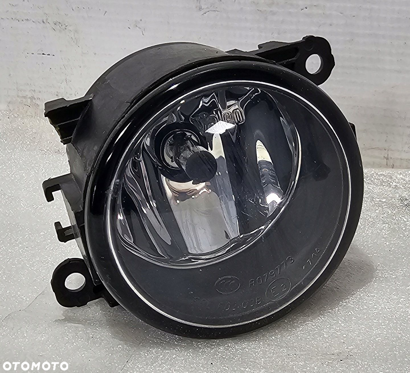 ORG REFLEKTOR PRZECIWMGIELNY LEWYPRAWY PRZÓD RENAULT / DACIA - 8200074008 - 2