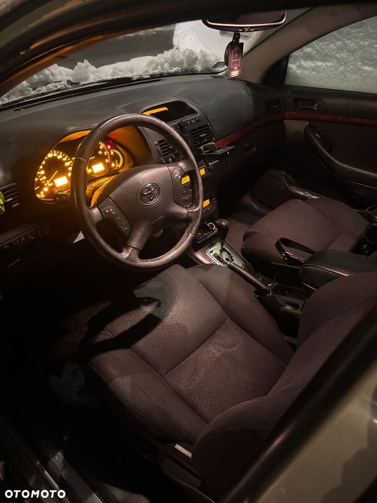 Toyota Avensis 1.8 VVT-i Automatik Sol - 8