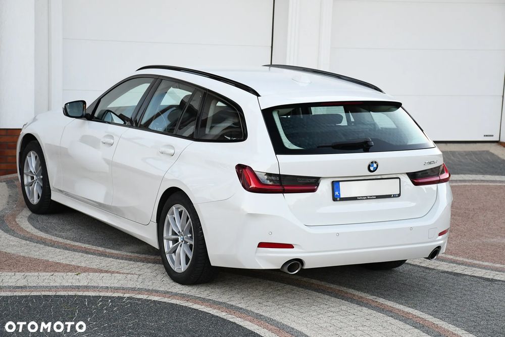 BMW Seria 3 318d mHEV - 14