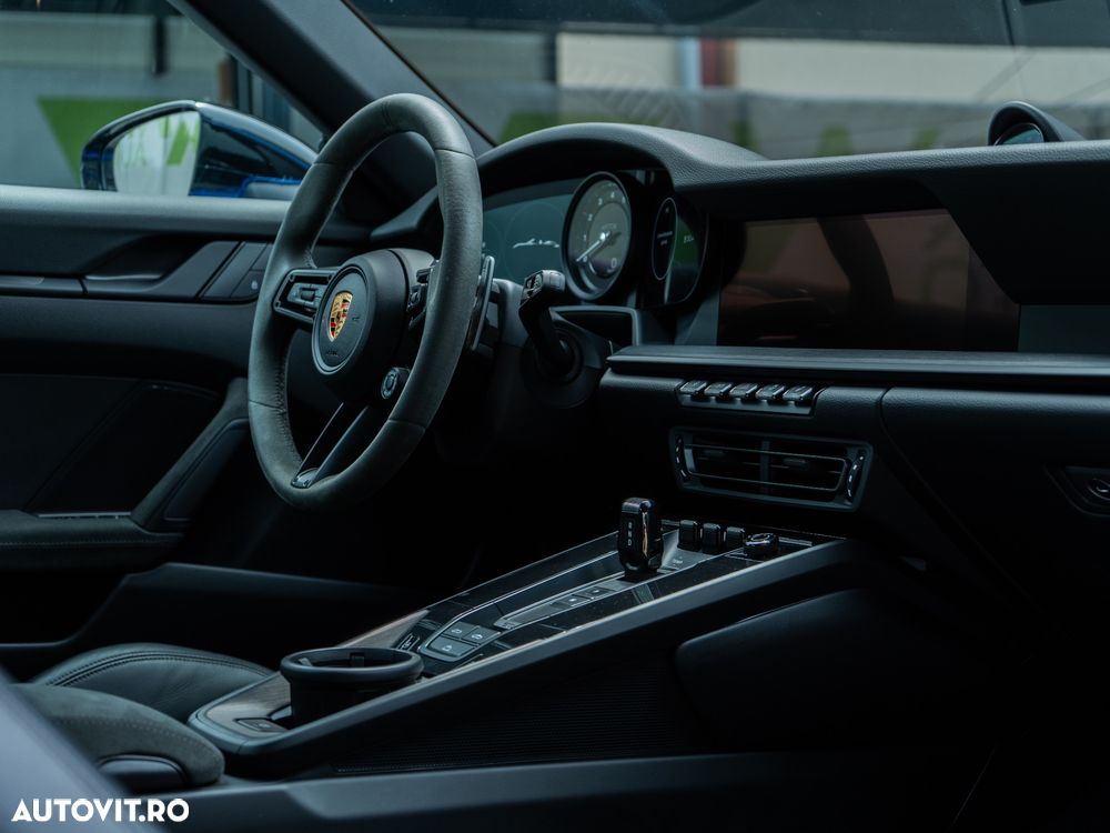 Porsche 911 4 GTS PDK - 31