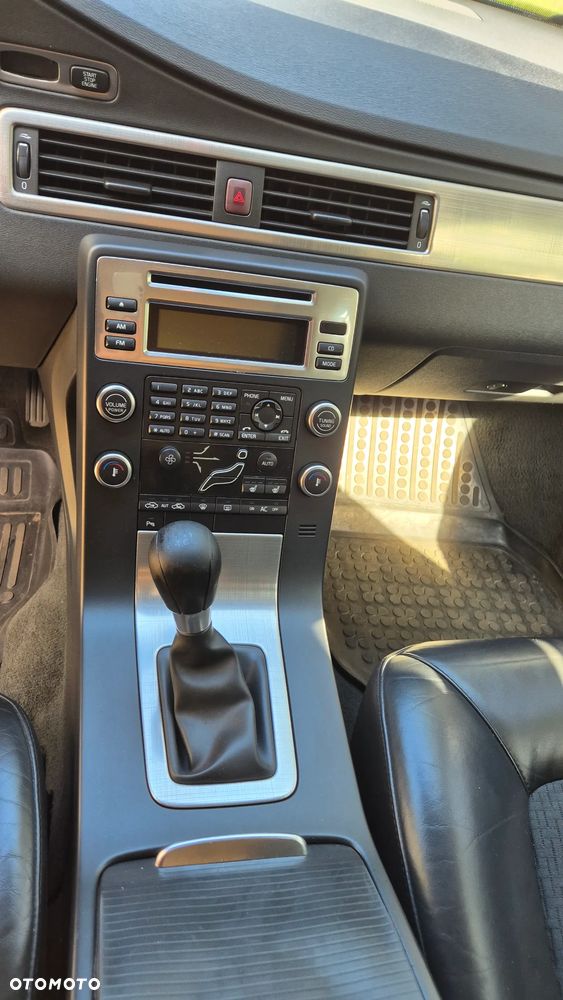Volvo V70 2.4D Momentum - 11